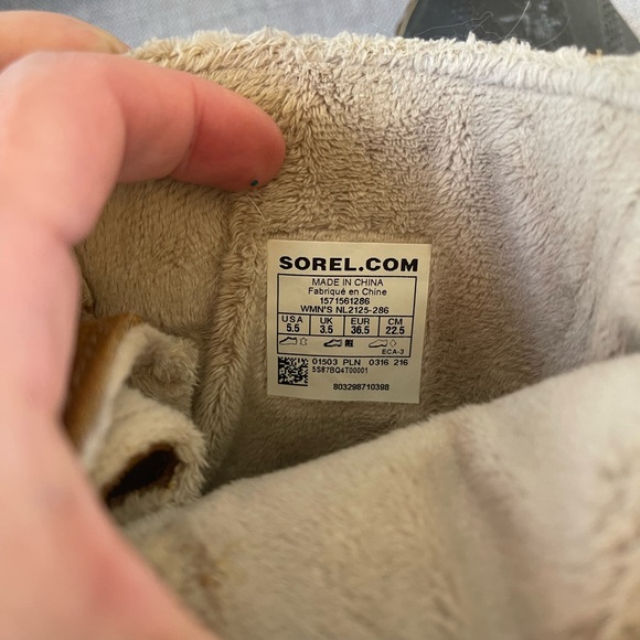 SOREL size 5.5 kids snow boots - Picture 4 of 6